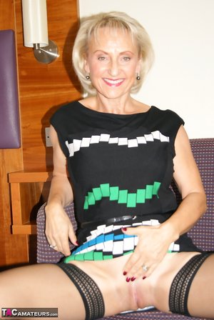 TAC Amateurs are proud to present you with xxx pics featuring Sugarbabe in sucks on cock sex scene