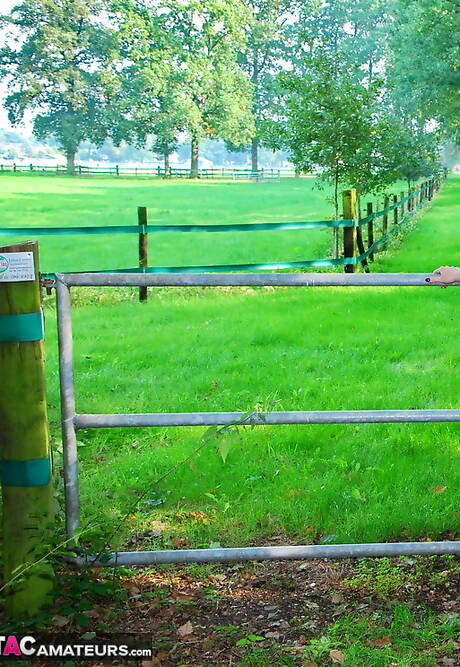 TAC Amateurs invites you to browse their free pictures with Rachel Rose demonstrating nice body