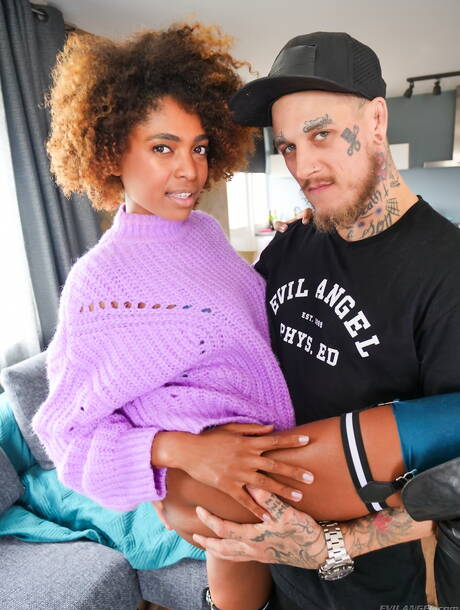 Evil Angel offers xxx pic gallery with Luna Corazon and Damien Soup in boy-girl action