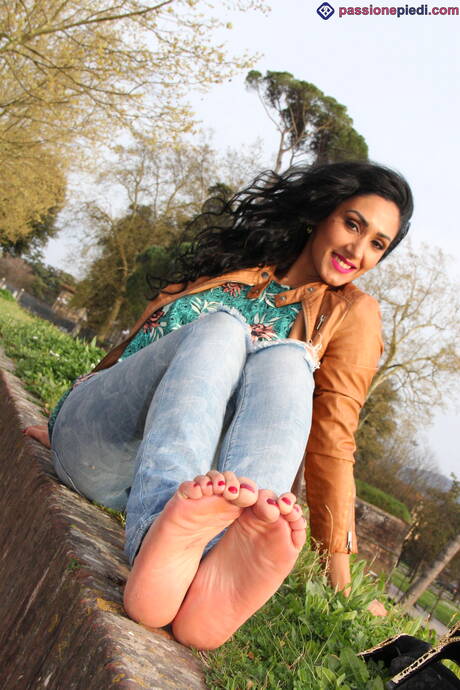 Foot Fetish Beauties are excited to present you with a xxx picture gallery showcasing superb woman unveiling perfect shape